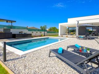 Seafront Splendor - High-End Villa Retreat in Durrës - Durazzo - 3