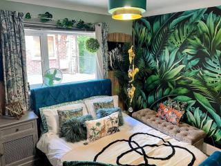 The Boutique Large Themed Hideaway Retreat - Hackington - 1