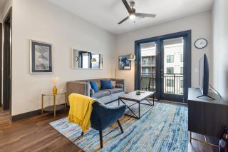Modern Comfort North Austin with Balcony and Workspace - Austin - 0