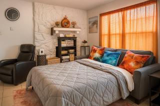 Fun-Filled 3 bedroom Retreat Near Six Flags & Stadiums - Arlington - 1