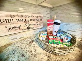 Fun-Filled 3 bedroom Retreat Near Six Flags & Stadiums - 5