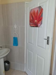 MoreBs Place 2 Bedrm duplex Solar backUp & wifi - 2