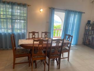 Immaculate 3 Bed Villa Overlooking Admiralty Bay - 1