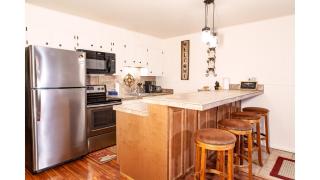 Ski View 09 Southern Comfort - On Main Street - WiFi - Cable - Fireplace - Trailer Parking In Back - Patio with Gas Grill - 7