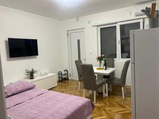 DIKA Apartment - Bar - 7