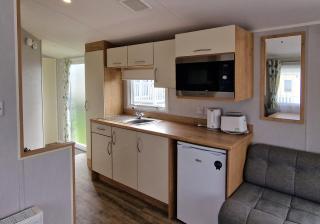 Ashley Cozy 2 Bed Caravan at West Sands Holiday Park - Selsey - 7