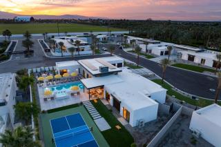 Sleeps 34 2 Villas Pool Pickleball Bocce Polo Villas Elara by AvantStay - La Quinta - 0
