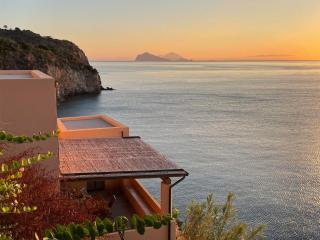 casa incastonata nel mare - Canneto - 0