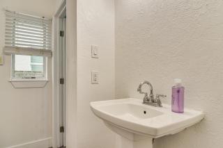 Tropical Pass-A-Grille Gem with Direct Beach Access! - St. Pete Beach - 1