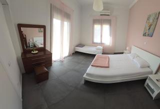 Pavlina's Holiday Home three minutes from beach - Tolo - 7