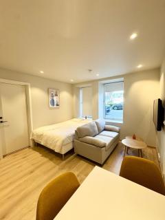 Bright & Cozy Studio - Central Location - 9