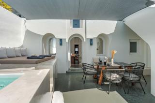 Luxury Grand Santorini Villa 3 Bedrooms Unforgettable Caldera Sea Views Outdoor Hot Tub Fira - Fira - 8