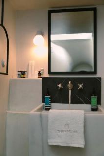 Luxury Grand Santorini Villa 3 Bedrooms Unforgettable Caldera Sea Views Outdoor Hot Tub Fira - Fira - 2