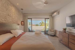 Cuzamil, big waterfront house - 8