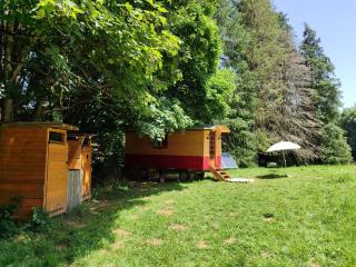 Roulotte au pied des volcans, cuisine et sdb de plein air - 4