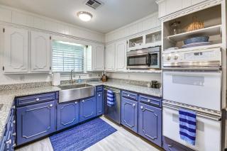 Home with Lake Texoma View, Game Room and Bar - Mead - 2