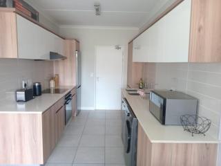 1 bedroom 1 bathroom luxury apartment - Pretoria - 2