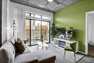 Centric 2BR In HEART of DTPHX Free Garage Parking - Phoenix - 9