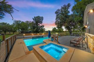3BR Oasis-Pool-Pickleball-Dog Friendly - Fredericksburg - 0
