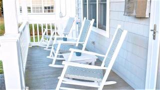 Gray Cottage On Windsor - 7