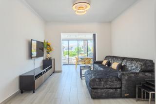 Taheli's Modern Townhouse with a pool - Paphos - 7