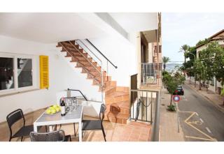 Charming Mallorca Villa 3 Bedrooms Villa Town House Orion 40 Metres From The Sea Great For Families Puerto Pollensa - Port de Pollença - 1