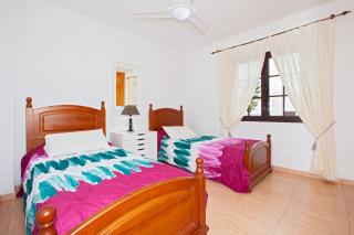 Delightful Costa Teguise Villa 4 Bedrooms Large Private Pool Villa Ellen Lanzarote - Costa Teguise - 5