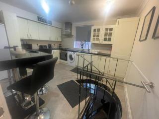 The Lodge on Lodge Road (Rayanara) - Southampton - 8