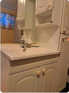 Room for rent - - 4