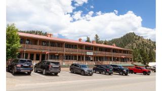 Ski View 01 Bella Vista - On Main Street - End Unit - WiFi - Cable - Fireplace - Trailer Parking In Back - Patio`s with Gas Gril - Red River - 4