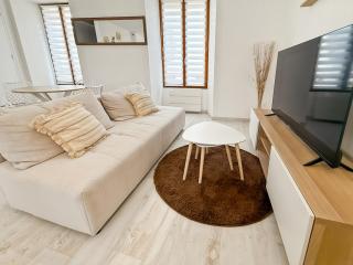 Appartement rénové, lumineux au centre de Vic - Vic-sur-Cère - 2