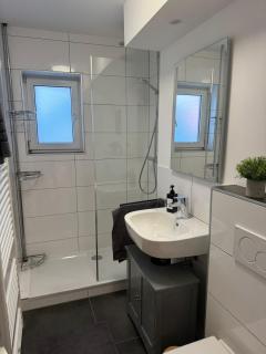 C&V 4 Personen 3 Zimmer Central Smart TV Boxspringbett - Kaiserslautern - 4