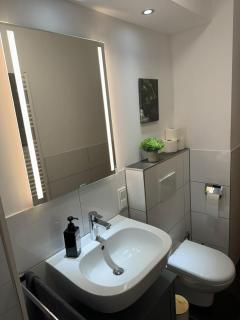 C&V 4 Personen 3 Zimmer Central Smart TV Boxspringbett - Kaiserslautern - 3