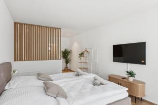 COMFORT HOMES - Premium Apartments - 15' Lucerne - Washer & Dryer - Public Transport - Parking - Root - 5
