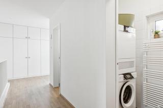 COMFORT HOMES - Premium Apartments - 15' Lucerne - Washer & Dryer - Public Transport - Parking - Root - 1