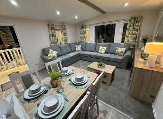 Arranview Lochside Pods & Lodges all with private Hot-tubs - Fenwick - 0
