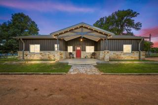 2 Home Getaway-Pool-Hot Tub-Pickleball Court - Fredericksburg - 4