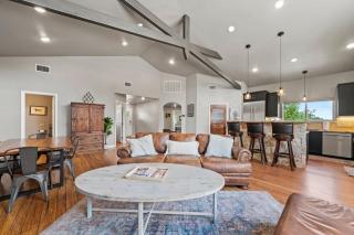 2 Home Getaway-Pool-Hot Tub-Pickleball Court - Fredericksburg - 1