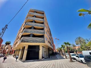 Luxurious 2BR - Steps from Carré Eden - 84inch TV - 6