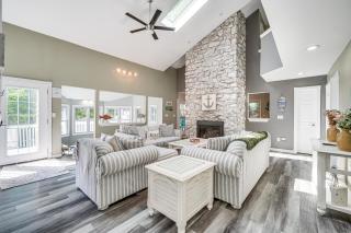 Wallenpaupack Lake Estates Luxe and Spacious Home - Lake Ariel - 0