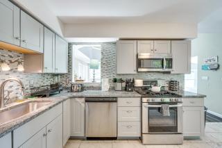 Wallenpaupack Lake Estates Luxe and Spacious Home - Lake Ariel - 2