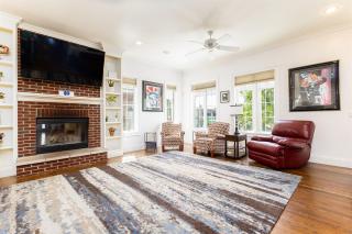 The ND Grand 4BR Home close to Campus - 3