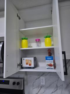 Cozy Airport Retreat 2BR Suite Near Shops Parks - Calgary - 1