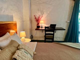 Kika Zaru Free park tour, massage and breakfast - 3