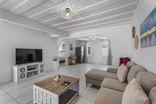 WLR1 - 1BR near Palm Beach - White Lotus Retreat - Palm-Eagle Beach - 3