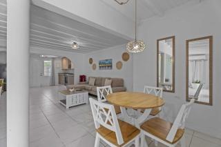 WLR1 - 1BR near Palm Beach - White Lotus Retreat - Palm-Eagle Beach - 2