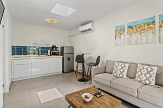WLR7 - 1BR near Palm Beach - White Lotus Retreat - Palm-Eagle Beach - 9