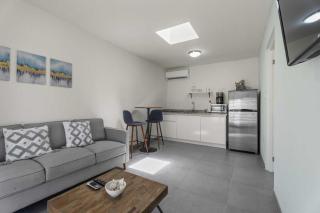WLR8 - 1BR near Palm Beach - White Lotus Retreat - Palm-Eagle Beach - 8