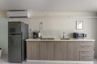 WLR3 - 1BR near Palm Beach - White Lotus Retreat - Palm-Eagle Beach - 8
