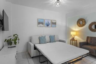WLR3 - 1BR near Palm Beach - White Lotus Retreat - Palm-Eagle Beach - 1